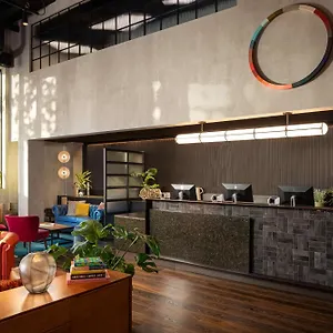 Hotel The Gantry London, Curio Collection By Hilton, Londyn